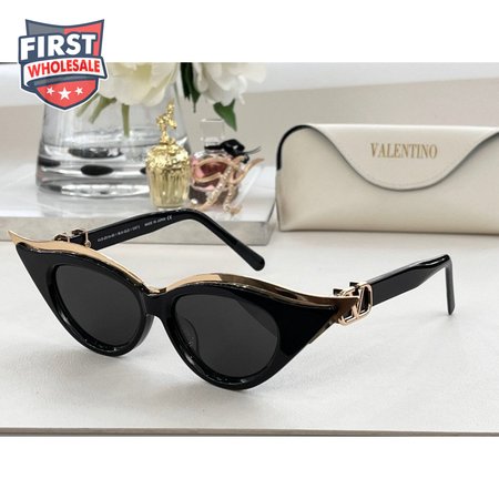 Valentino V Goldcut Ii Acetate & Titanium Cat-Eye Sunglasses In Blk-Gld
